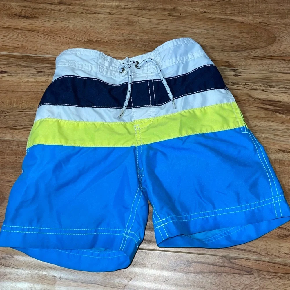 Kids swim shorts bundle of 2 sz 4T‎ & 5/6